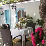 Apartment With Garden Hanja