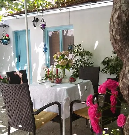 Apartmán With Garden Hanja